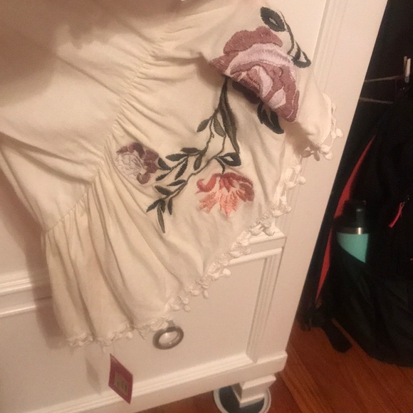 Flowy bell sleeve off the shoulder top - Picture 2 of 3